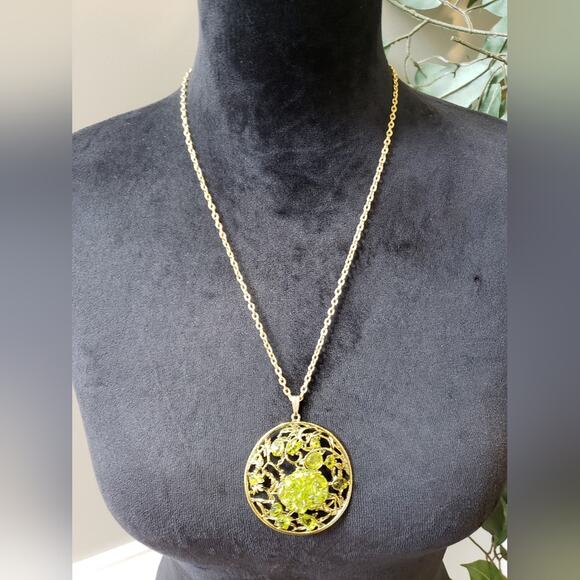 Unbranded Jewelry - Womens Gold Tone Jade Chip Medallion Filigree Necklace with Spring Rong Clasp